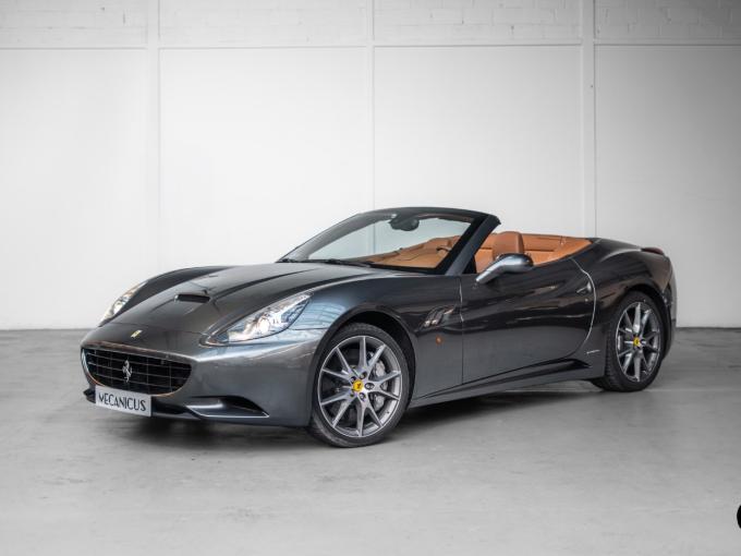 Ferrari California *Premi&egrave;re main / Fran&ccedil;aise / Suivi Full Ferrari de 2011