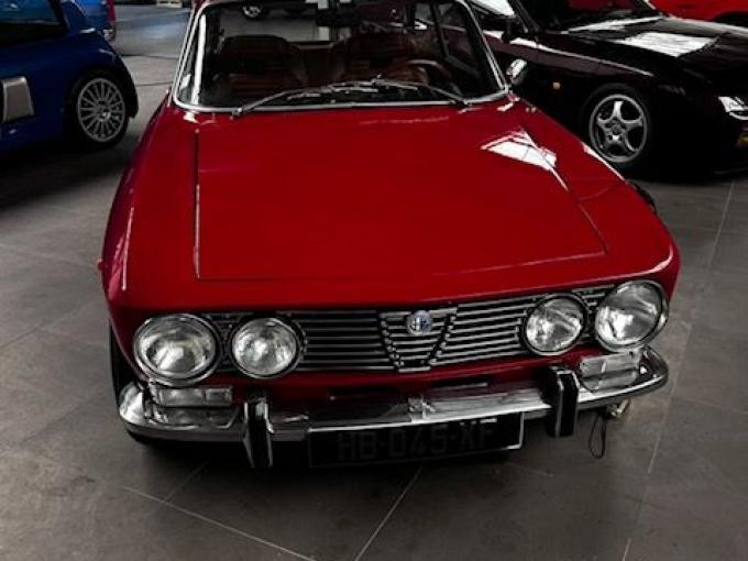 Alfa Roméo Giulia GT 2000 Bertone de 1973