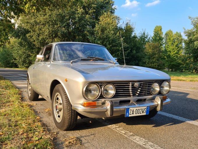 Alfa Roméo Giulia GT 2000 VELOCE de 1971