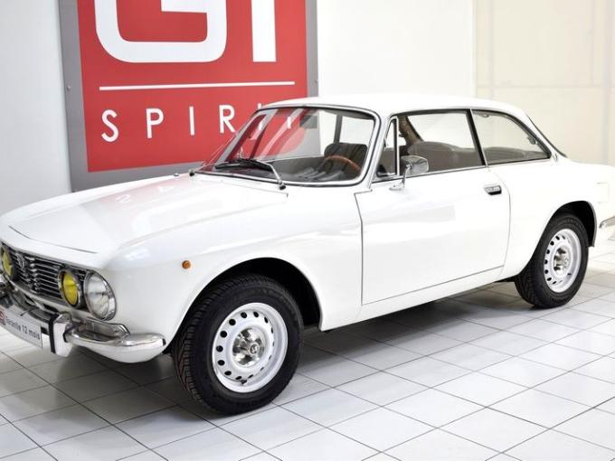 Alfa Roméo Giulia GT 2000 veloce de 1972