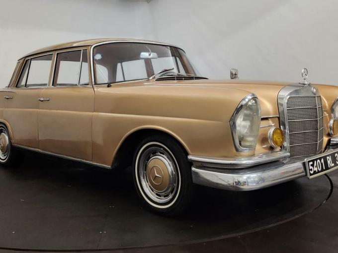 Mercedes-Benz S 220 de 1964