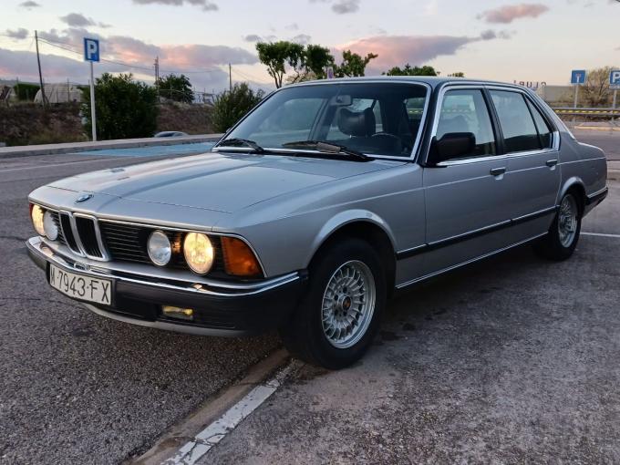 BMW Série 7 745i de 1984