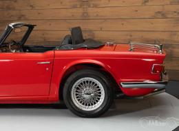 Triumph TR6 avec toit rigide