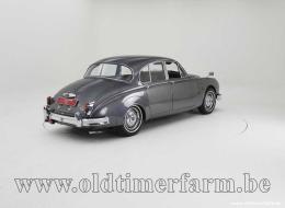 Daimler V8 250 '63 CH42bw