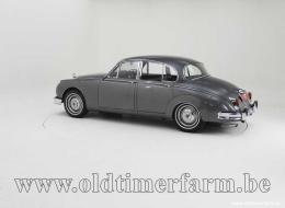 Daimler V8 250 '63 CH42bw