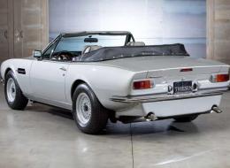 Aston Martin V8 Volante