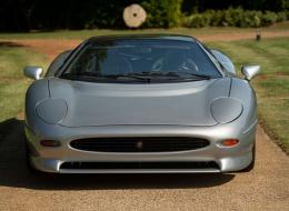 Jaguar XJ 220