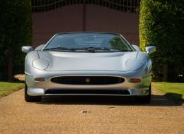 Jaguar XJ 220