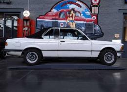 BMW Série 3 323 I E30 BAUR