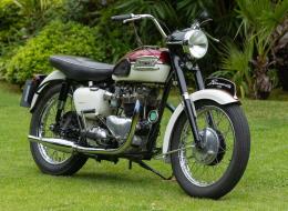 Moto Triumph Bonneville
