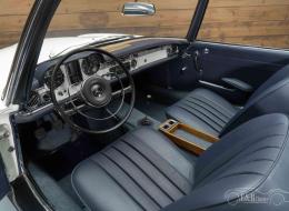 Mercedes-Benz SL 230
