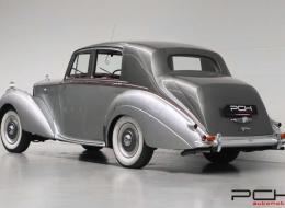 Bentley Type R Saloon