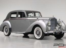 Bentley Type R Saloon