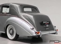Bentley Type R Saloon