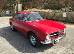 Alfa Roméo Giulia GT 1300 GT Junior dotée d'un moteur 2000 cc