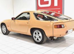 Porsche 928