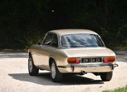 Alfa Roméo Giulia GT 2000 coupé Bertone