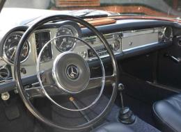 Mercedes-Benz SL 230