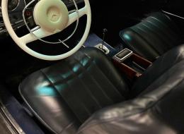 Mercedes-Benz SL 280 pagode