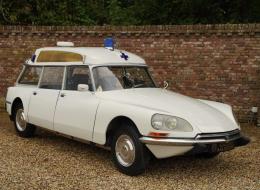 Citroen DS F Ambulance “Rehaussée”
