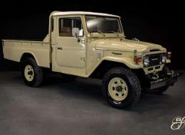 Toyota Land Cruiser FJ45 Pick up