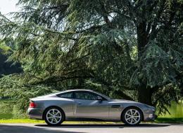 Aston Martin Vanquish V12