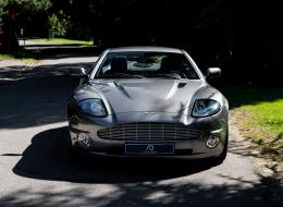 Aston Martin Vanquish V12