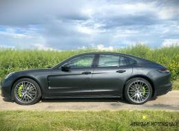 Porsche Panaméra 4S E-HYBRID V6 2.9 BITURBO 560 CV.
