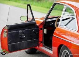 MG B GT V8