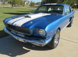 Ford Mustang COUPÉ SPORT V8