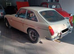 MG B GT