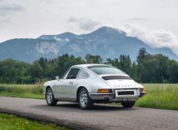 Porsche 911 2,4 E 