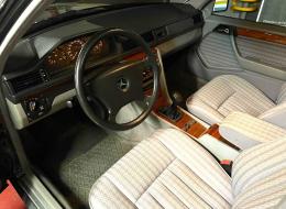 Mercedes-Benz E class 300 E-24