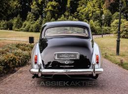 Bentley S2