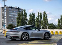 Porsche 911 992 Carrera 4