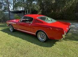 Ford Mustang FASTBACK GT