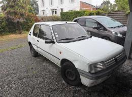 Peugeot 205 sacré numéro