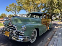 Pontiac  Deluxe Woody station wagon