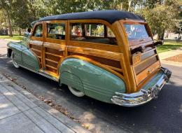 Pontiac  Deluxe Woody station wagon