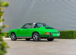 Porsche 911 2.4S Targa