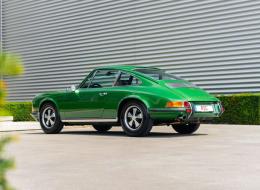Porsche 911 2.2T Coupe 