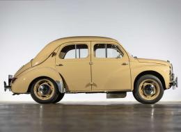 Renault 4 CV Luxe (R1060) 