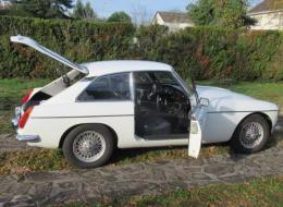 MG B GT