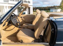 Mercedes-Benz SL 300 R107