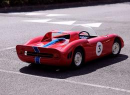 Voiture pour enfant Ferrari 330 P2