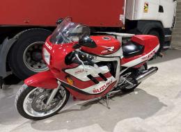 Moto Suzuki GSX-R750