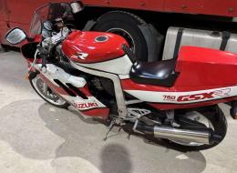 Moto Suzuki GSX-R750