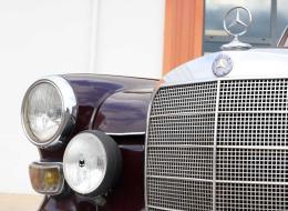 Mercedes-Benz 230 W110 Heckflosse