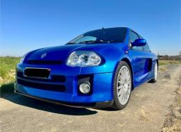 Renault Clio II 3.0 V6 230CH