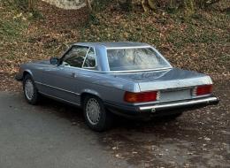 Mercedes-Benz SL 560 R107